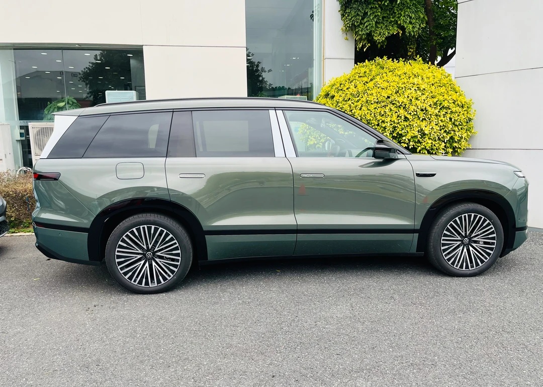 看车身，猜车！
谁懂啊，大众ID.ERA 9X也太好看了吧！环宇光翼贯穿灯！点亮