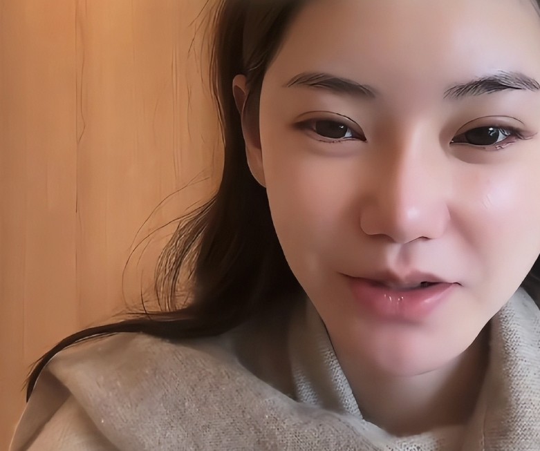 这两口子不和张兰搞好关系，网友会教育他们的。
 
是汪小菲的错，但是让马承担了！