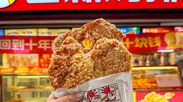 曾与蜜雪冰城齐名，如今却关店1.5万家：昔日“鸡排一哥”，为何悄悄凉了？