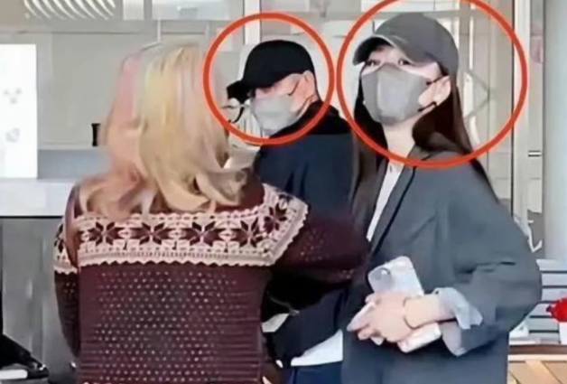 文章新恋情曝光，女方年轻漂亮身材好，他刚和前女友分手，就带新女友回家过夜，四十多