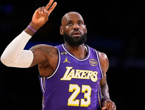 NBA常规赛，湖人主场对阵国王。
赛前，湖人官方更新动态，更新了伤病报告：
勒布