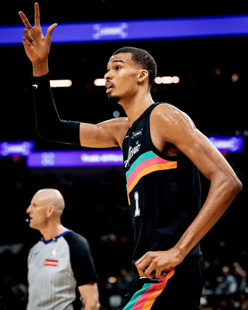 都说文班mvp没了，我觉得如果一个能拿dpoy和双一阵，带领马刺从上赛季倒数到稳