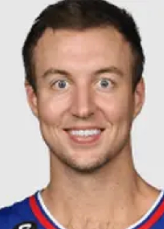 现在nba三双越来越不值钱了，今天湖人替补卢克肯纳德拿下湖人职业生涯第一个三双1