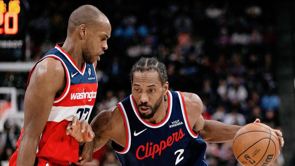 22场20+追平纪录！小卡4记三分收割比赛，快船四连胜逼近附加赛