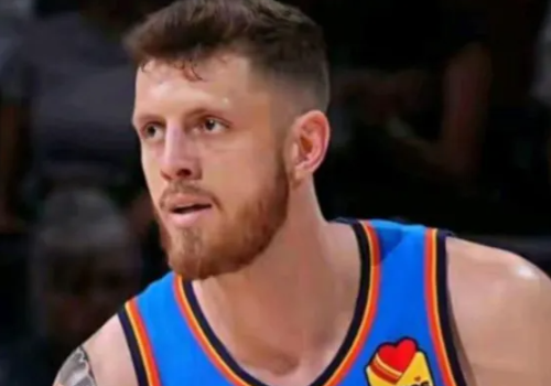 NBA季后赛西部决赛G2，马刺对阵雷霆。
目前，以赛亚-哈尔腾施泰因得到10分1