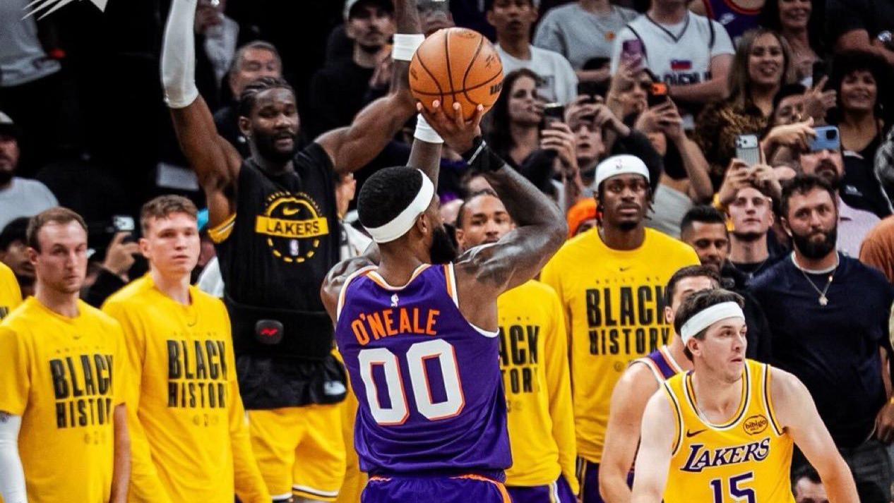 输太阳遭3连败！湖人奇葩阵容坑惨詹姆斯，最强技能被雷迪克废掉