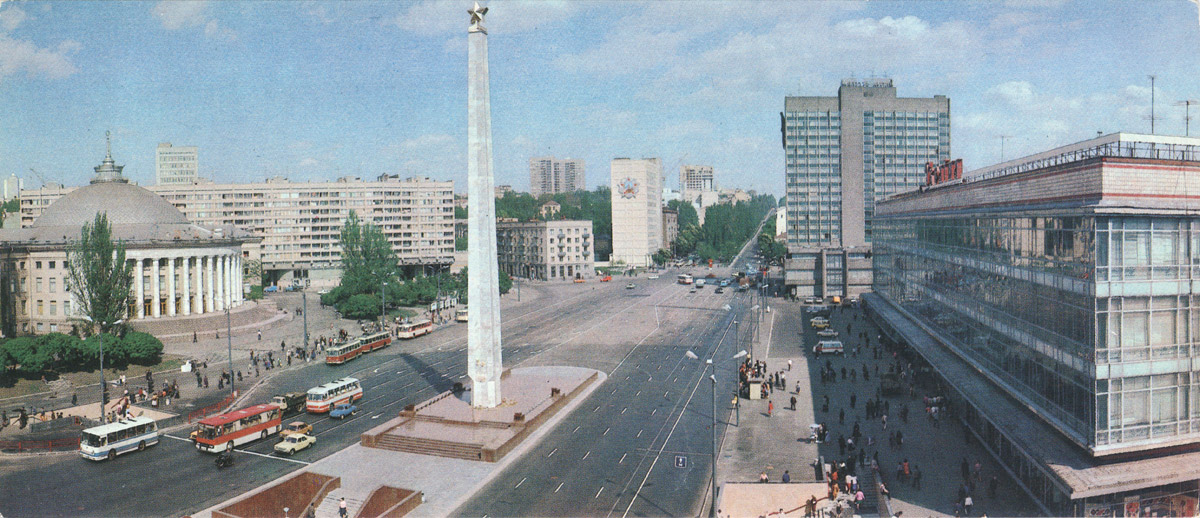 1985年，乌克兰基辅，纪念英雄城市基辅的方尖碑。