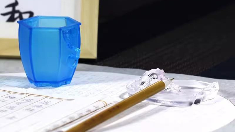 探秘古法琉璃双耳六脚缸笔洗：文房中的艺术瑰宝