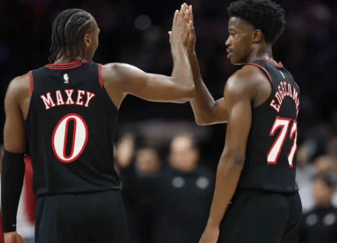 明日NBA季后赛，凯尔特人将对阵76人。
76人主帅尼克-纳斯接受了记者采访，尼