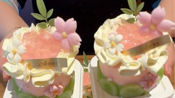 七层抹茶生巧拿破仑面包、四倍厚抹拉丝麻薯抹茶酥酥杯、贵州抹茶舒芙蕾......好多抹茶系列产品上新！