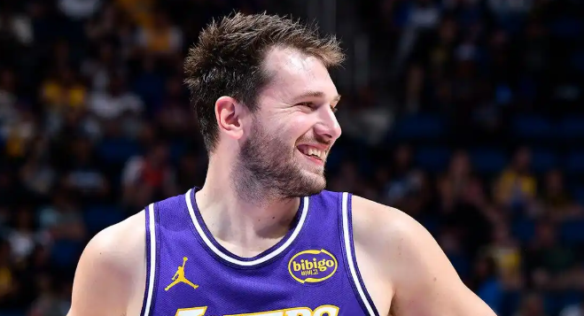 说点靠谱的补强策略吧
湖人进攻没得说，但防守是一大短板，只有一个斯玛特是不够的，