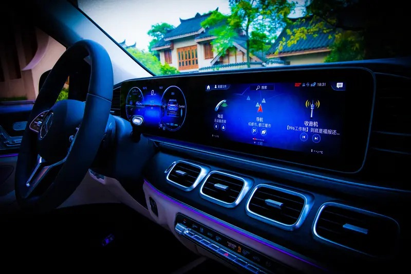 百万迈巴赫碰埃安Y Plus，家用车安全硬实力亮眼！