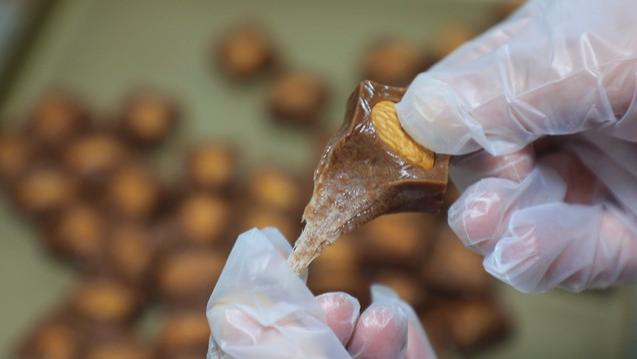 不油腻不粘牙的黑巧软太妃糖！口感细腻柔软！超拉丝很好吃！