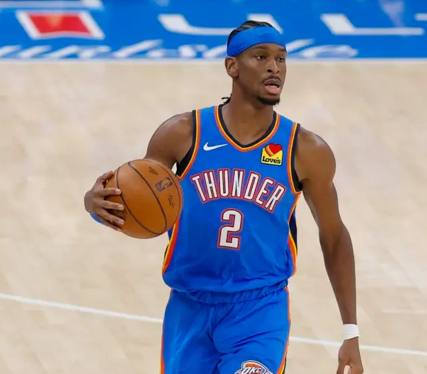 为什么裁判总是"偏袒"雷霆？这其实是一场高阶心理战
大家总觉得雷霆哨子有红利，其