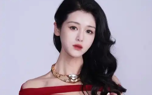 老公为白月光逼我净身出户，我笑着签字，他不知我肚里的孩子是万亿家族的继承人