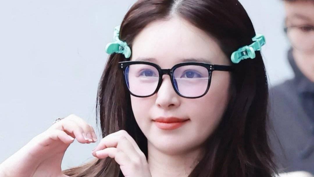 ​阚清子被指瘦脸开太过！筷子弯了直接关特效重发