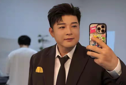 神童一次次的妥协与兜底，换来的却是一次次的失望
他给出的大额钱款，要么被母亲再次