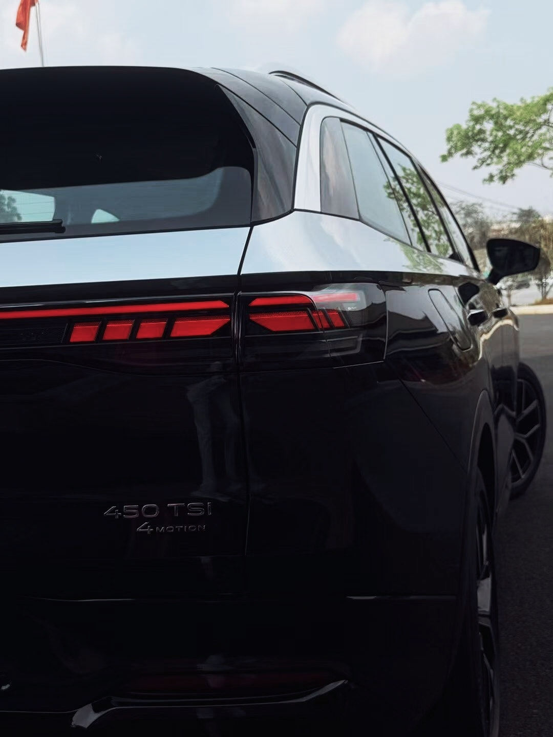 周末抽空去4S店看了全新揽巡，作为家用SUV的潜在买家，第一眼就被它的气场拿捏了