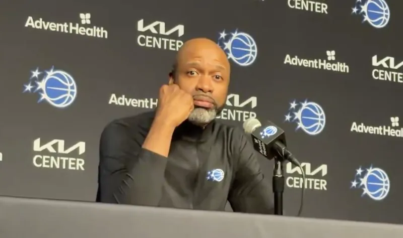 今日NBA常规赛，魔术101-130不敌老鹰。

赛后魔术主帅莫斯利接受了记者采