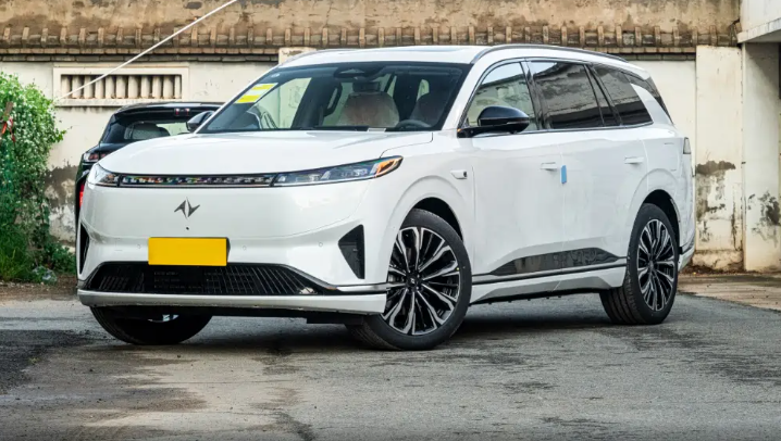 5米级车身3米级轴距，短途试驾体验东风奕派008家用是真香
颜值方面，eπ008