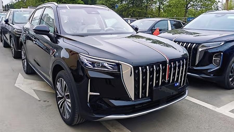 新款红旗HS5到店，取消分体大灯，换装新样式内饰，还带电子怀挡