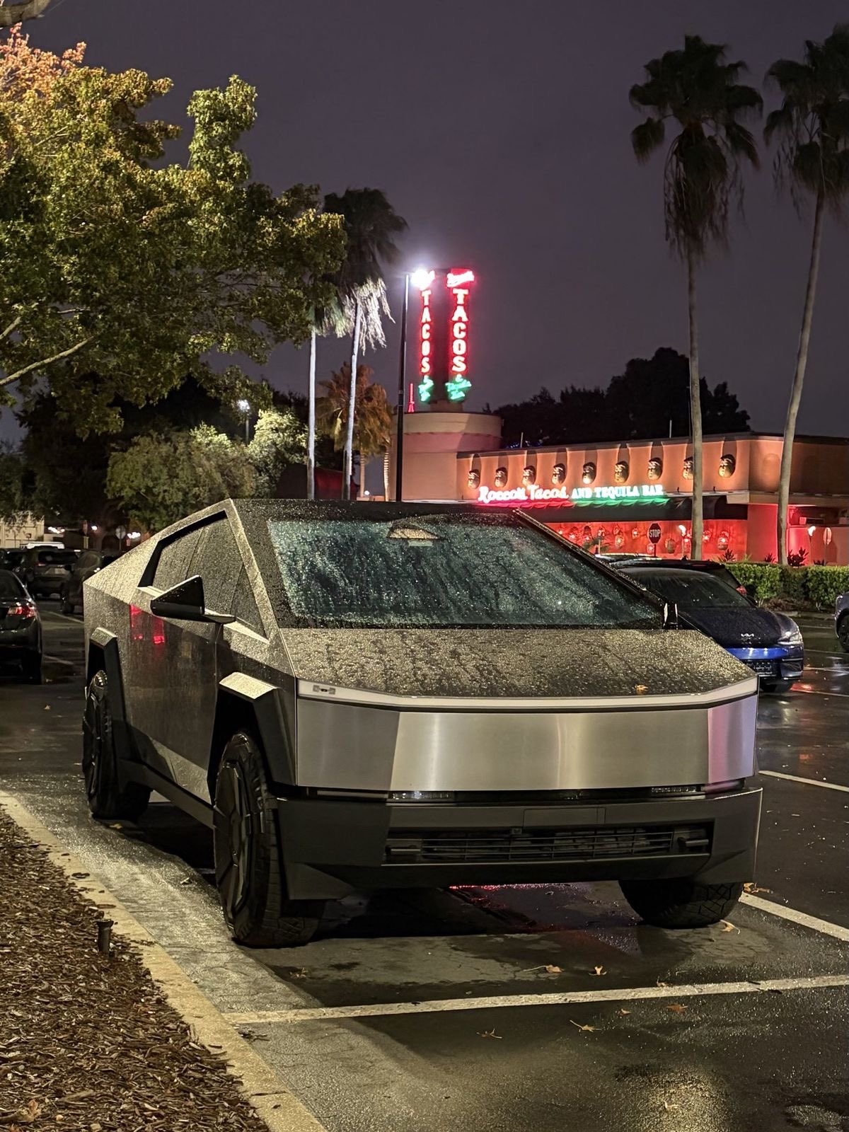 3月3日，特斯拉：特斯拉是目前市面上唯一一款只需轻按按钮就能带你到达目的地的汽车