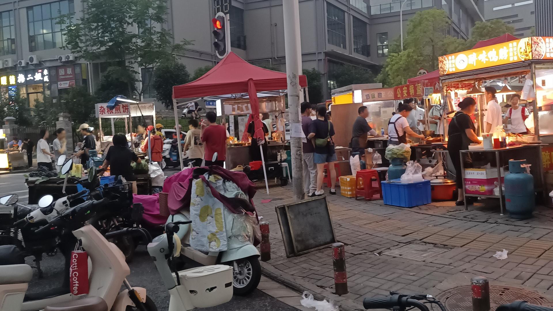 中年失业负债，我带娃在武汉摆地摊之56：早市和夜市哪个更赚钱？