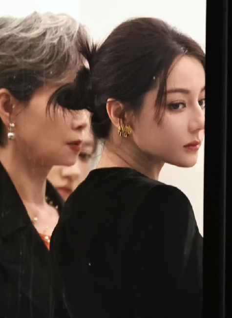 你是夏日繁盛的香樟，扎根在我温暖的心房