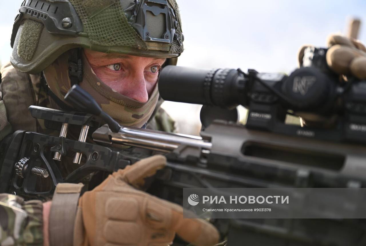 俄罗斯特种部队的狙击手，正在训练之中。他们隶属于俄军“中心”部队集团，配备Bes