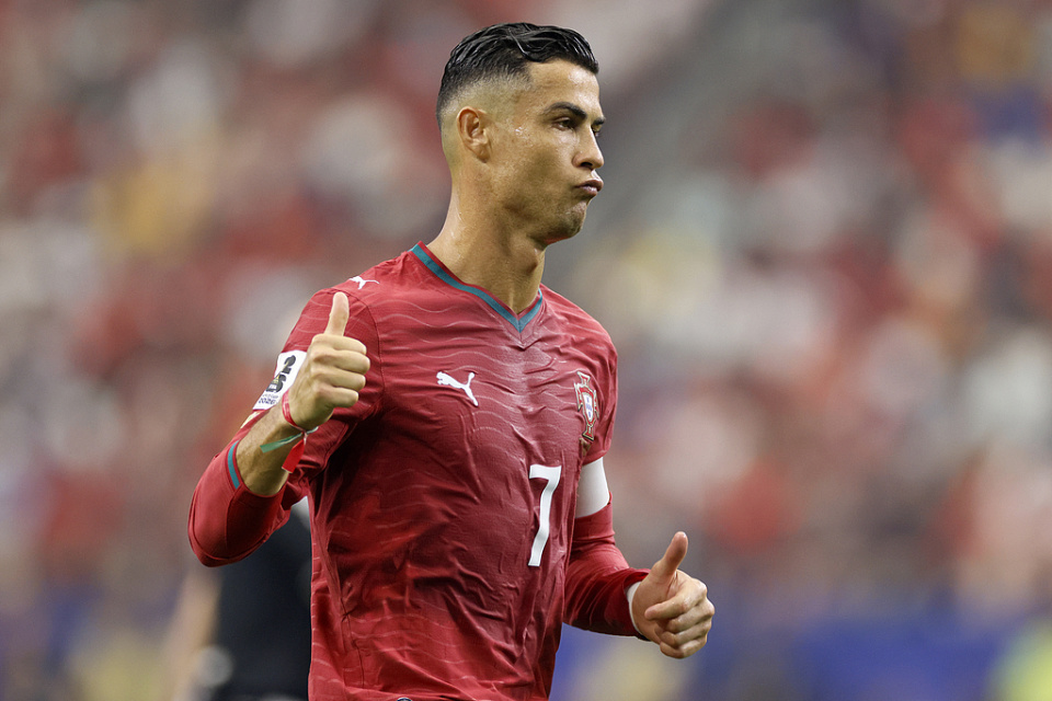 争议！41岁C罗点赞西媒炮轰：FIFA想把世界杯送给阿根廷，