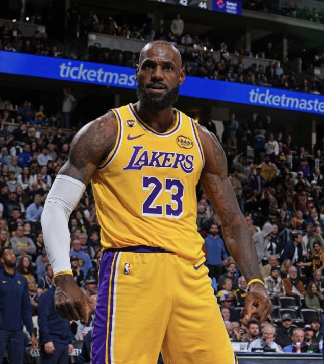 外网锐评：詹姆斯能摧毁任何球队，这就是他整个职业生涯频繁跳槽的原因之一...
