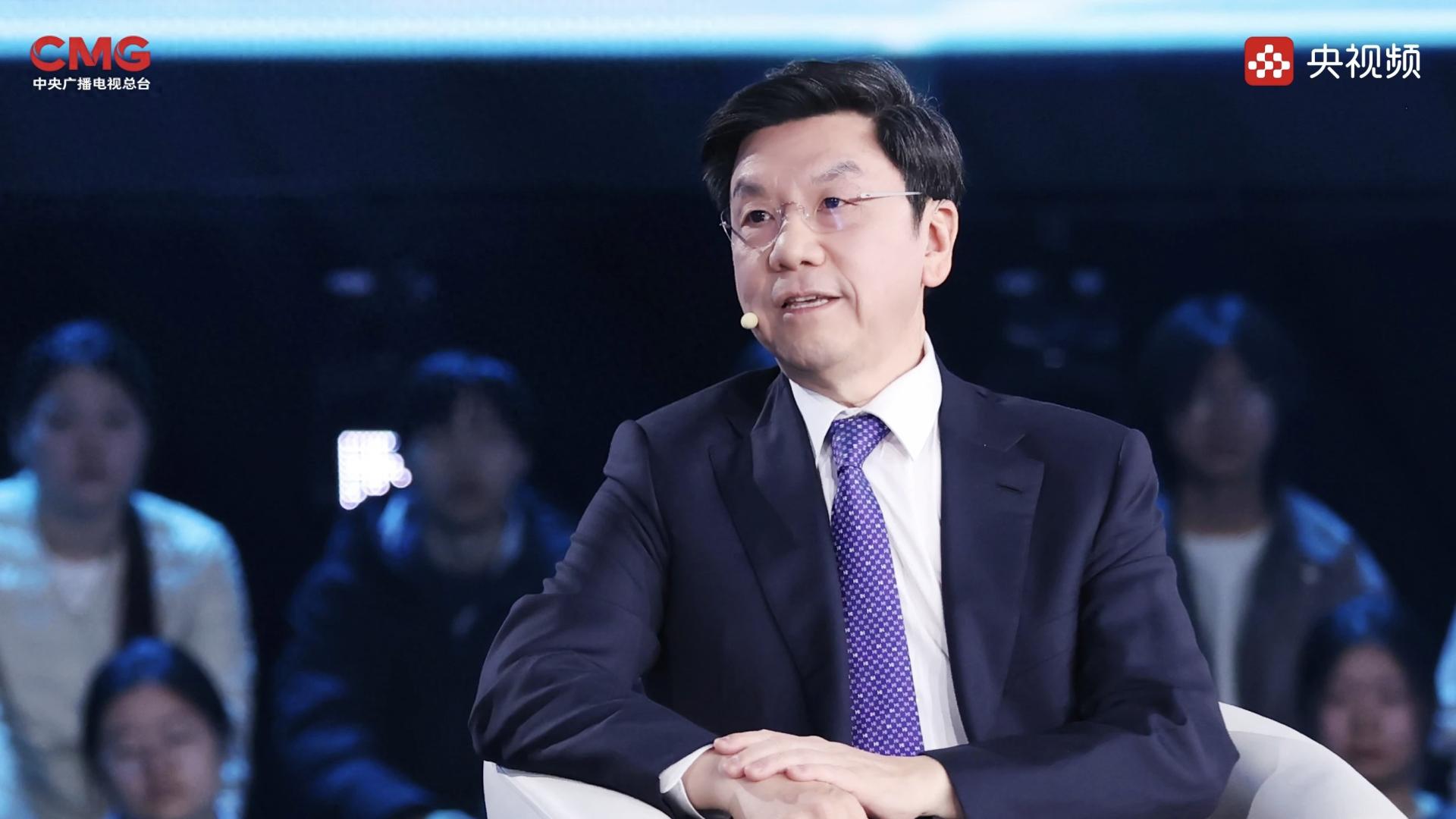 零一万物李开复：AI领域手机是错误的设备，2026年智能硬件将爆发