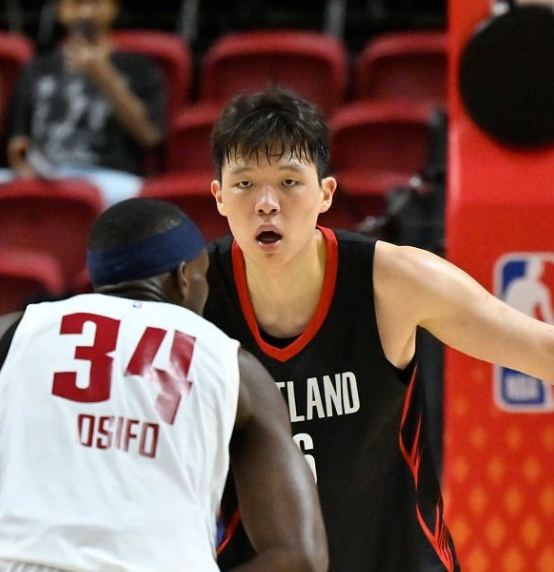 杨瀚森全场得到13分5篮板3助攻4盖帽4失误，11投6中，三分4中1（26分钟）