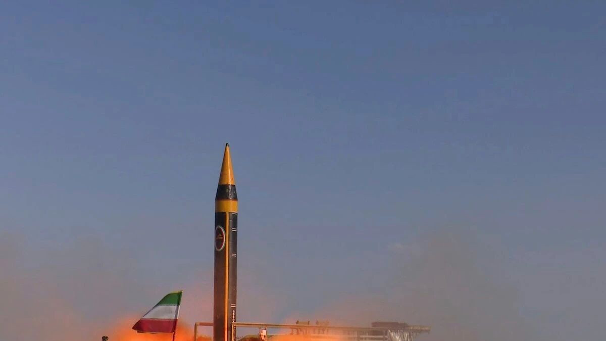 谈判前夕，伊朗亮出杀手锏，美军增派航母，中东局势将走向何方？