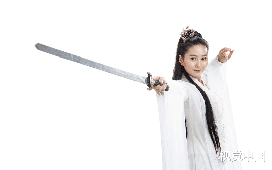 他为救师妹将我折断投炉，说“剑灵死不了”。我笑着自碎灵识，换他飞升失败，跪在炉前三千年。