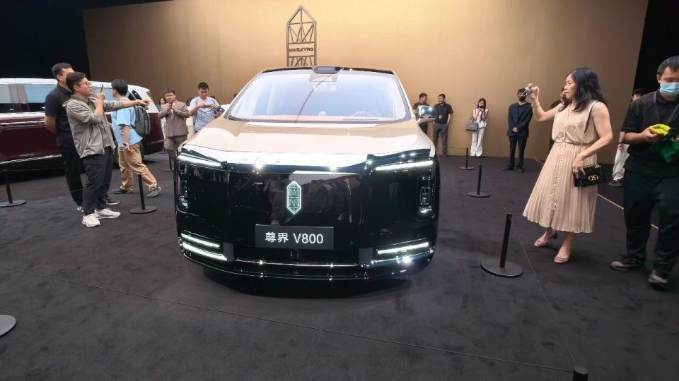 尊界V680/V800预售65万起，1.5T增程动力