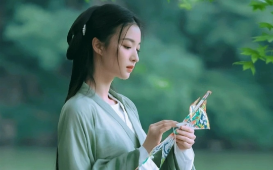 暴君贬妻为妾，封白月光为后，我假死离开后暴君悔哭了。