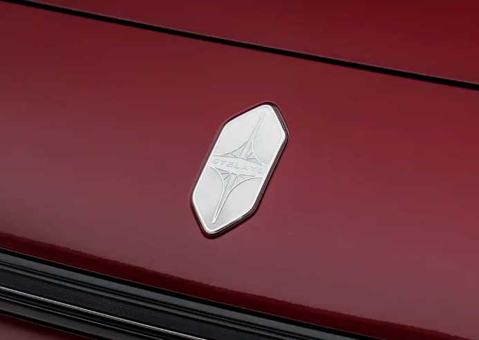 全新旗舰SUV+MPV？ 疑似享界旗下全新车型谍照曝光
从此次曝光的路试谍照来看