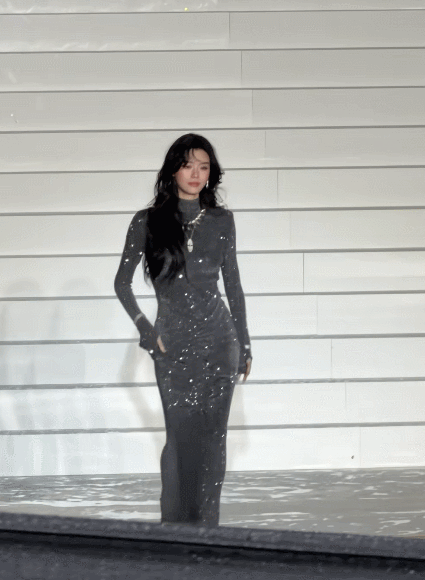 我可以接受奚梦瑶嫁入豪门
也可以接受她3年剖腹2次
但真的不能接受她37岁还能在