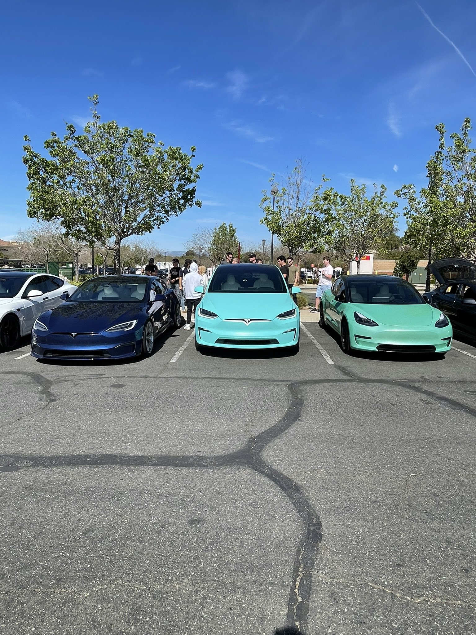 2月16日，特斯拉宣布，Grok即将登陆欧洲市场的特斯拉汽车。Grok可以利用实