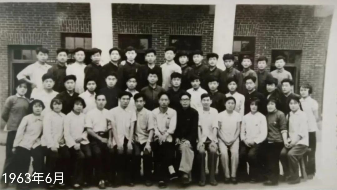 网络淘到宝：我居然在网络上找到63年前母亲的毕业合影