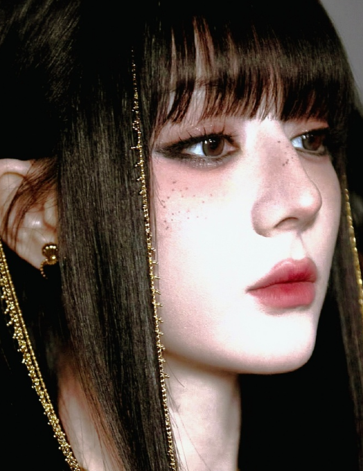 如果你瞄准月亮，即使迷失也是在星河之间