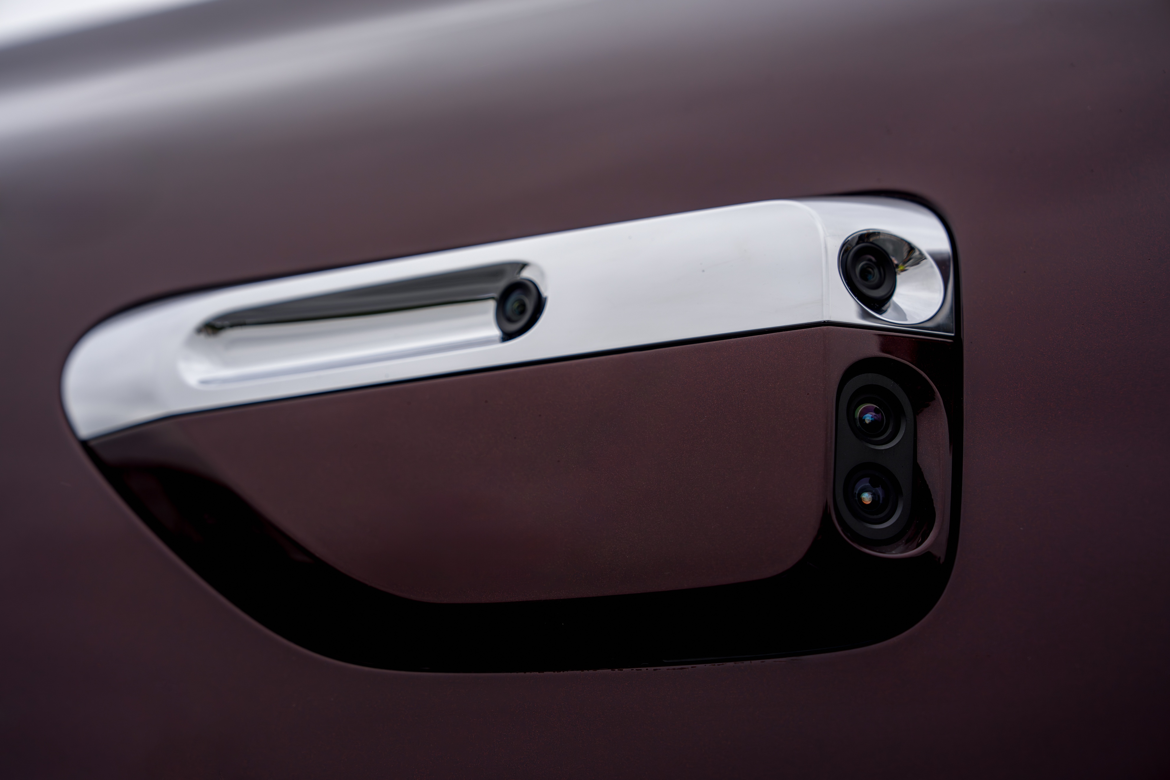 问界M8这次焕新，带来的是一种实实在在的“超预期”体验。传统汽车出厂即定型，它却