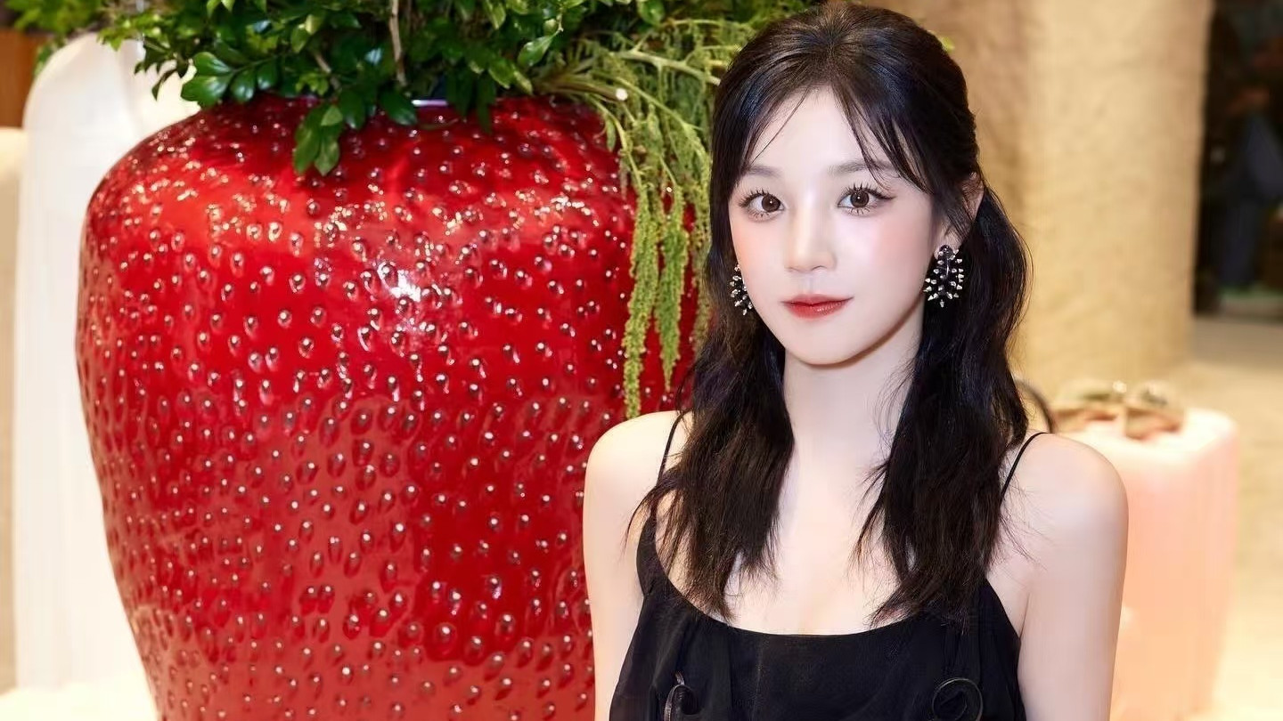 甜美颜值配优越身段，宋雨琦氛围感直接拉满