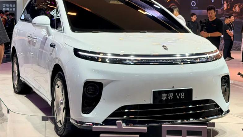 享界V8挂“家庭”牌，实车像商务接待，长超5米3，到底卖给谁？