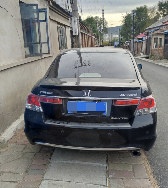 10年八代雅阁百万纪念
2.4自动5at，油耗市区13个油
16万公里，这正常吗