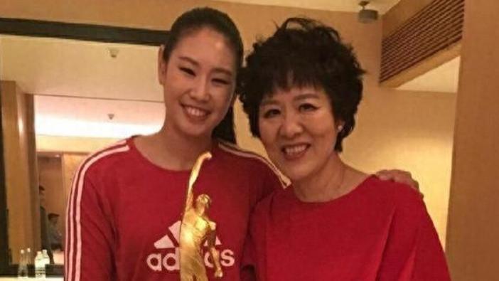 盘点中国女排的3个小副天花板：颜妮不是第三名，薛明能排第二名