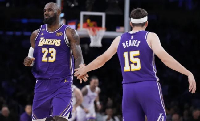 据ESPN报道，如果湖人决定以超工资帽球队的方式运作，他们将能够留下拥有鸟权的自