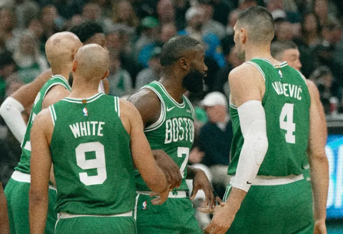 NBA季后赛G3，凯尔特人（2）108-100击败76人（1）。
乔-马祖拉在接