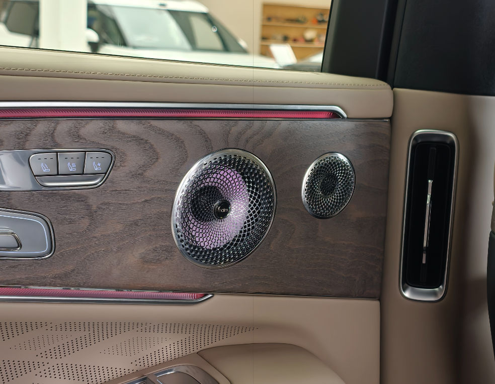 今天刚好过来极氪家给我的7X保修，看到了极氪8X，而且还跟9X放在一起，第一眼给